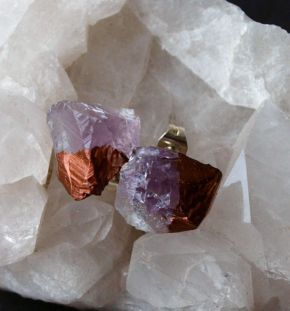 Introducing the Bronze & Raw Amethyst Chunk Earrings, uniquely designed to showcase the captivating raw crystal allure in purple and copper tones. These geo and rock stud earrings are elegantly set against a larger crystal backdrop and crafted with surgical steel posts for enhanced comfort and durability.