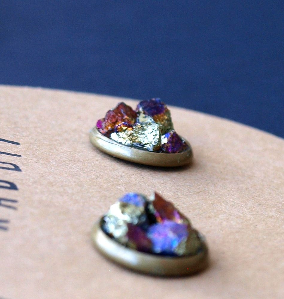 The Peacock Ore Cluster Stud Earrings, with their raw peacock ore accents, evoke the charm of bronze earrings as they rest on a dark backdrop, making them ideal for gift giving.