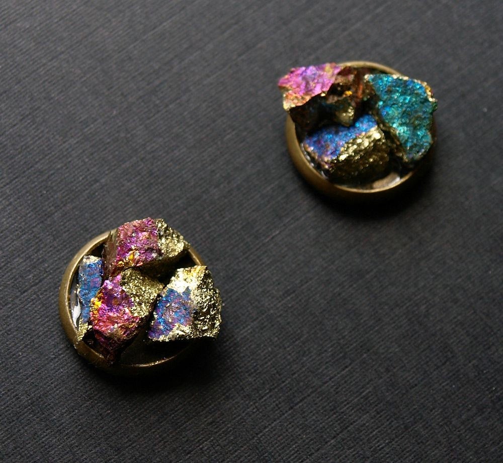 The Peacock Ore Cluster Stud Earrings, with their raw peacock ore accents, evoke the charm of bronze earrings as they rest on a dark backdrop, making them ideal for gift giving.