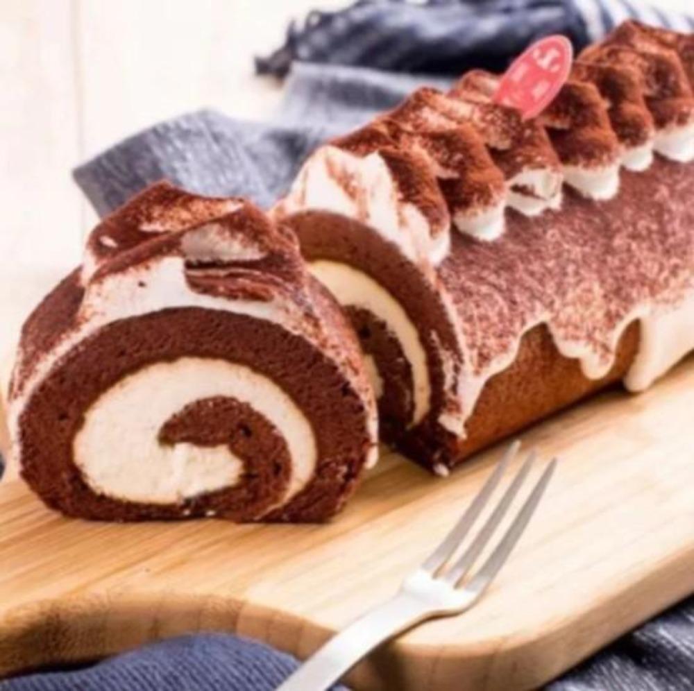 A collage showing the steps to make a fruit roll cake, including baking a flat cake on a Non-stick Silicone Oven Cake Roll Mat, spreading cream, and rolling it topped with berries.