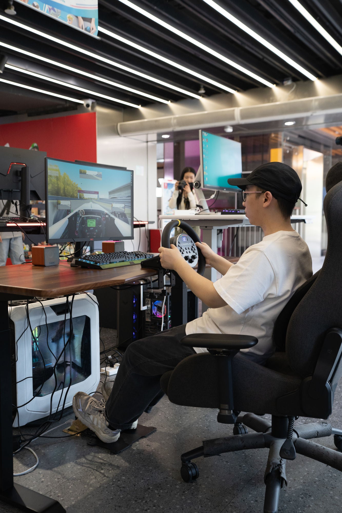 The CAMMUS C5 3IN1 Bundle With Table Clamp And Pedals Racing Wheel Direct Drive Base For PC Games is a 3IN1 Bundle that includes a controller and pedals, perfect for immersive racing experiences.