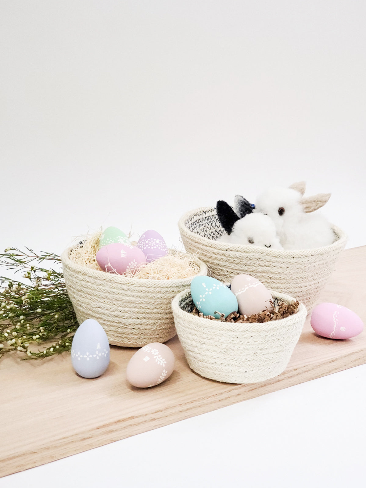 Amari Bowl - Black (Set of 3) features a minimalistic design with three beige woven baskets in different sizes, accented by black bands, crafted by Fair Trade artisans.