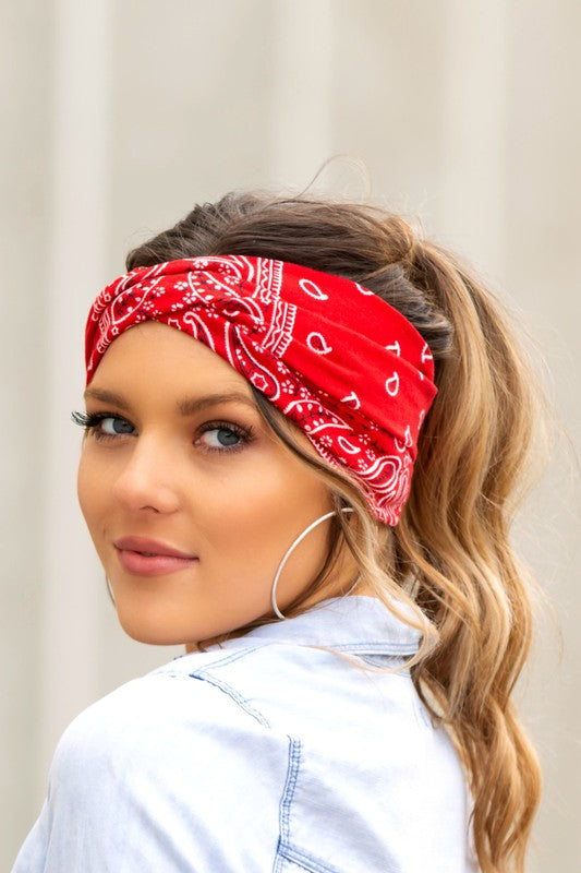 Woman wearing a black and white Bandana Twist Headwrap with a ponytail hairstyle.