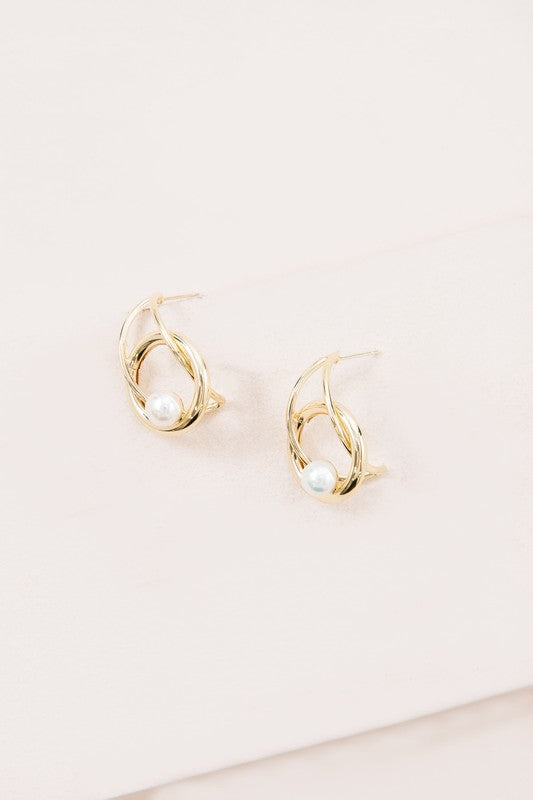 The Moi Earrings, adorned with a beautiful twisted design and centered with a white pearl, are 14k gold-plated and ideal for formal occasions. Maintain their elegance by following proper jewelry care.