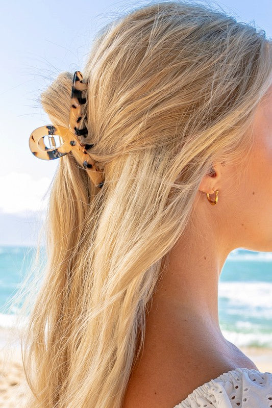 A close-up of dark wavy hair secured with a Resin Loop Claw Clip.