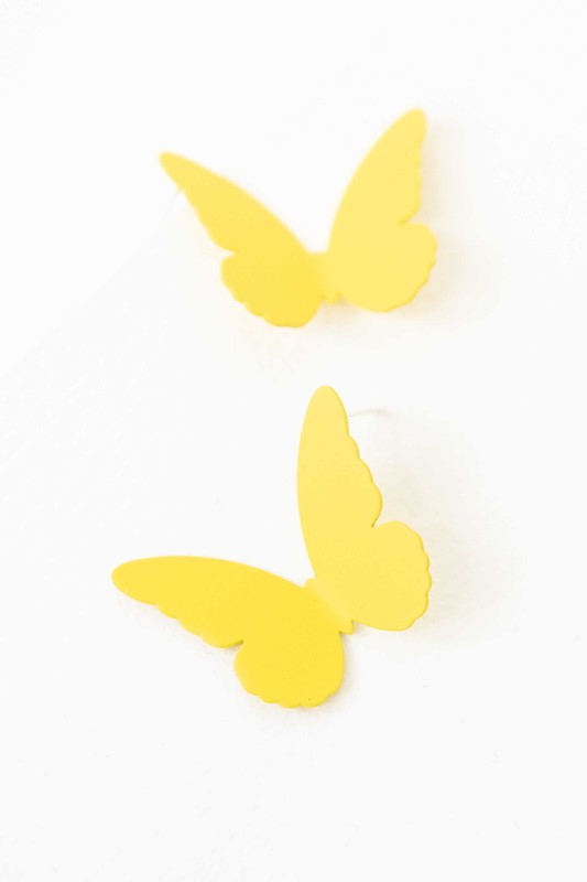 Flutter Post Earrings in a gradient from yellow to pink arranged in a diagonal line on a white background.
