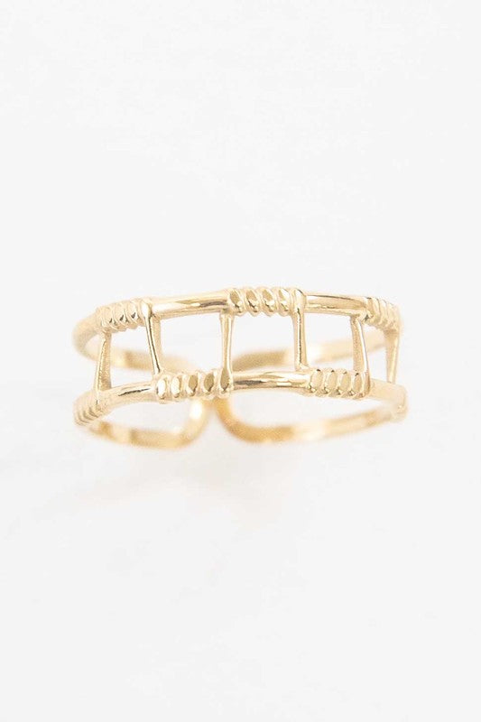 Wired Adjustable ring with a geometric design.