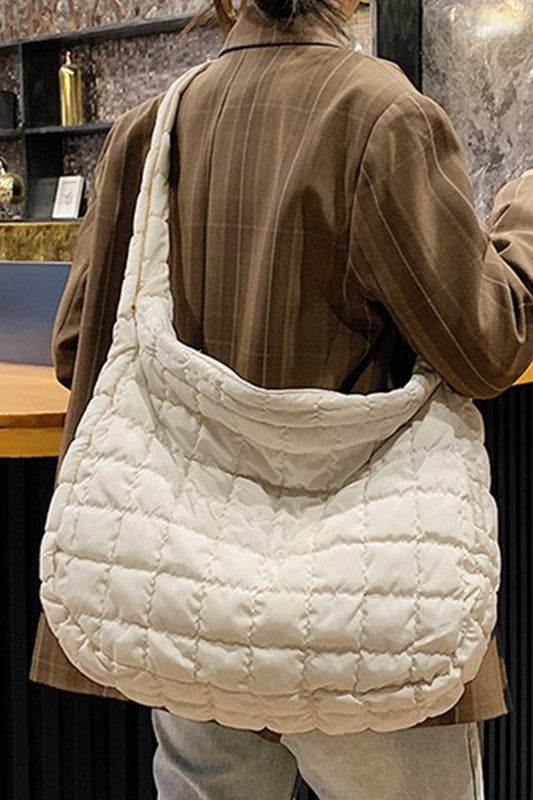 The Beige Quilted Zipper Large Jennie Shoulder Bag features a zipper closure and has dimensions of 40cm wide, 30cm tall, and 12cm deep.