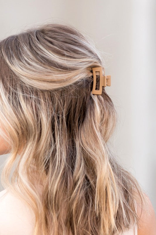 Blonde highlighted hair partially clipped up with a Mini Box Claw Set - 3 Pack.