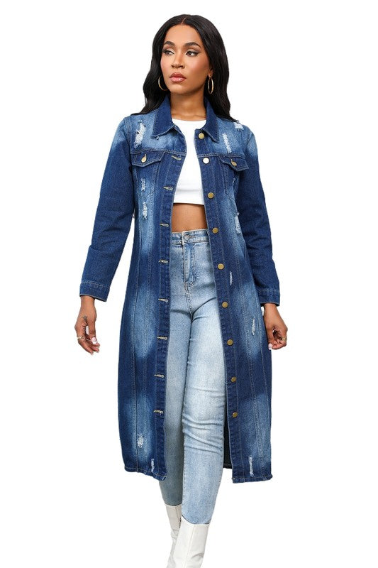 A person wearing the WOMEN MAXI LONG DENIM JACKET over a white crop top, light blue jeans, and white boots showcases a retro longline silhouette.