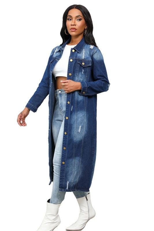 A person wearing the WOMEN MAXI LONG DENIM JACKET over a white crop top, light blue jeans, and white boots showcases a retro longline silhouette.