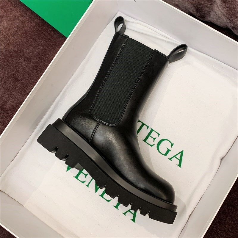 A pair of black Houzhou Woman Chelsea Boots Fashion Platform with thick soles, displayed in an open shoe box with white tissue paper.
