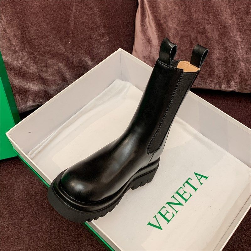 A pair of black Houzhou Woman Chelsea Boots Fashion Platform with thick soles, displayed in an open shoe box with white tissue paper.