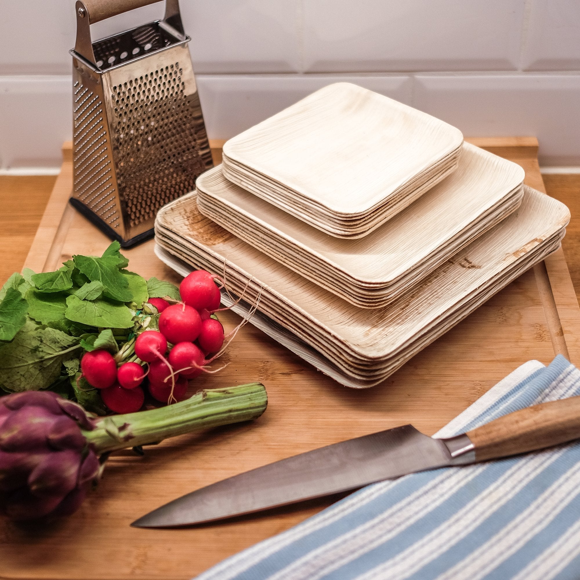 Introducing the Palm Leaf Square Plates, available in 10" inch size and sets of 25, 50, or 100. These plates feature a natural color and wood-like texture, making them ideal for eco-dinnerware enthusiasts who prefer compostable options.