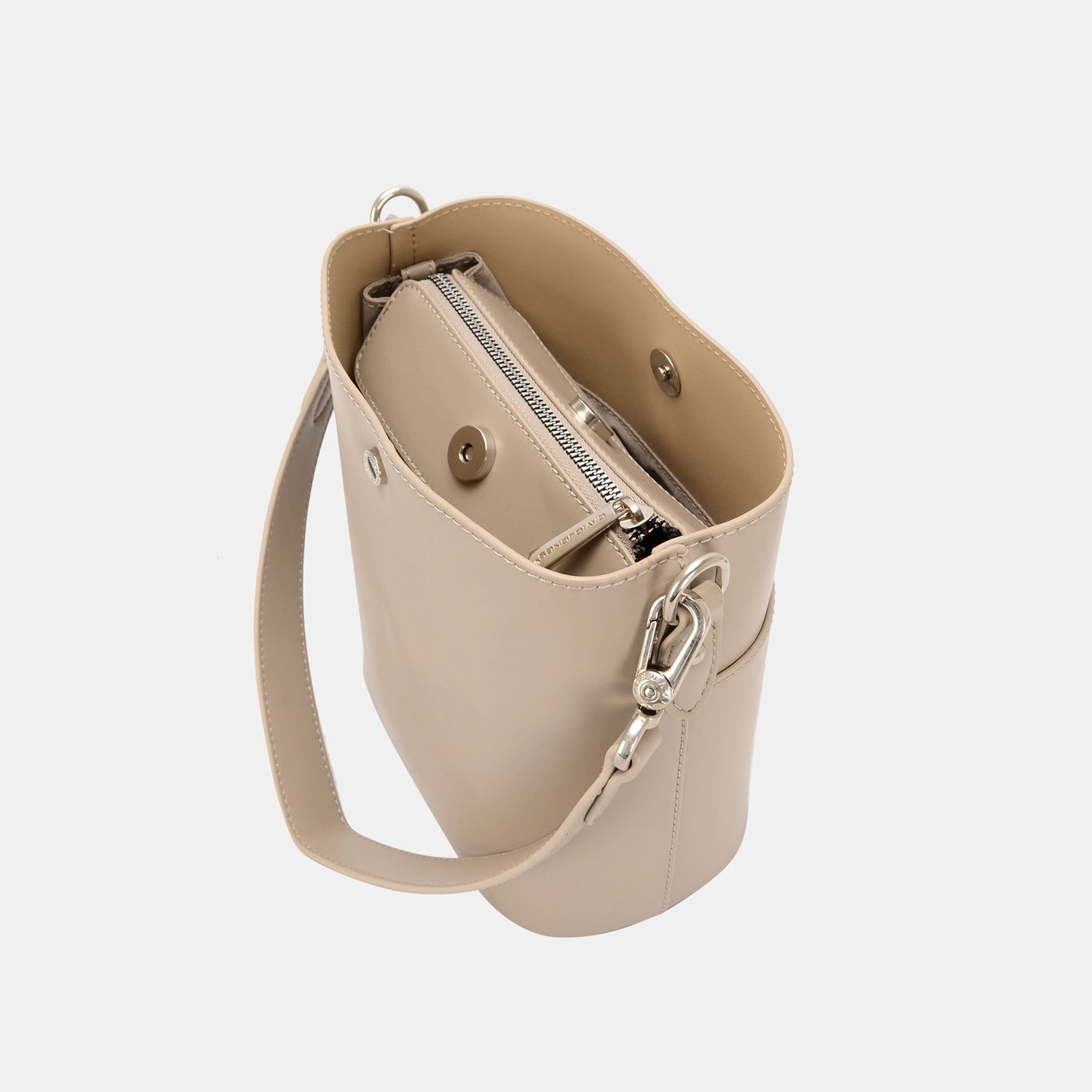 The David Jones PU Leather Shoulder Bag exudes chic style with its beige color, single strap, and practical front pocket.