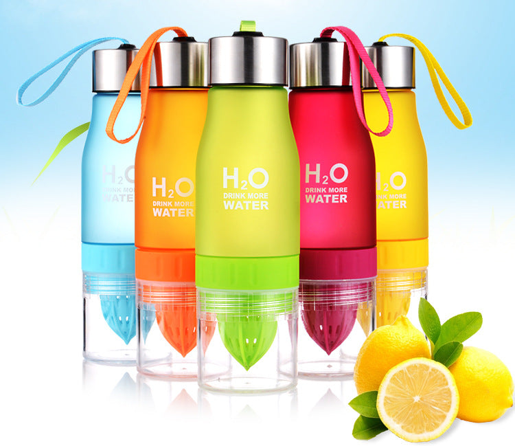 Four Lime Sunflower Water Bottle H2O Fruit Infuser Drink Outdoor Sport 20 oz with lemons on them.