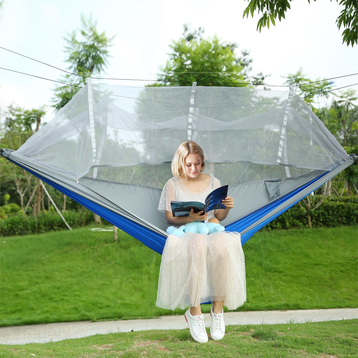 600lbs Load 2 Persons Hammock with Mosquito Net Outdoor Hiking Camping Hommock Portable Nylon Swing Hanging Bed, suspended by ropes on a white background.