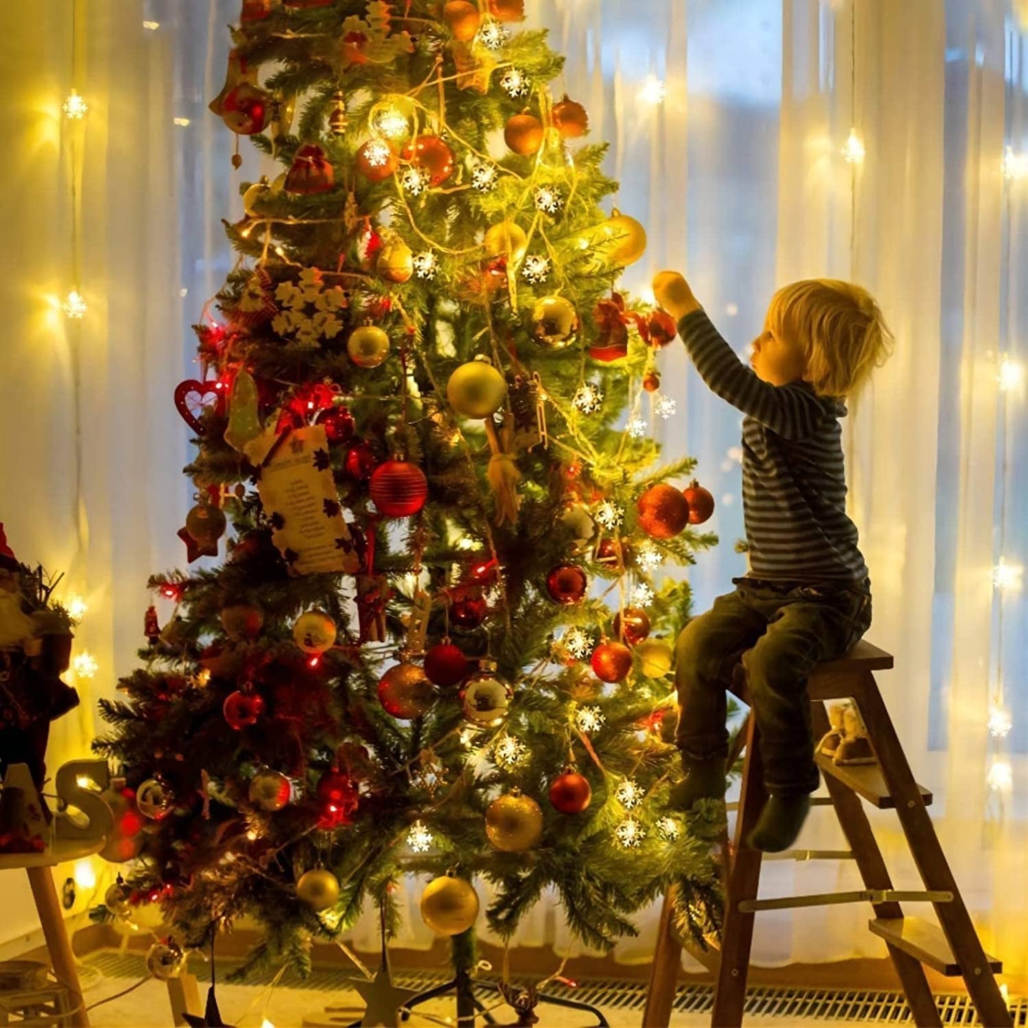 Christmas Lights, 20 Ft 40 LED Snowflake String Lights Battery Operated Fairy Lights for Bedroom Room Party Home Xmas Decor Indoor Outdoor Tree Decorations Warm White