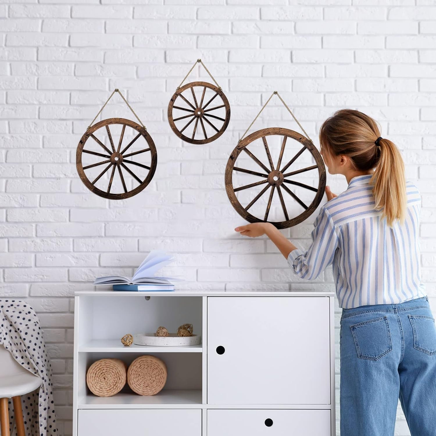 3 Pcs Wooden Wagon Wheel Decor 12/10/8 Inch Old Western Western Wall Decor Farmhouse Wagon Wheels Rustic Yard Wall Art Decor Hanging Decorative Wheels for Garden Home Bar Garage (Dark Brown)