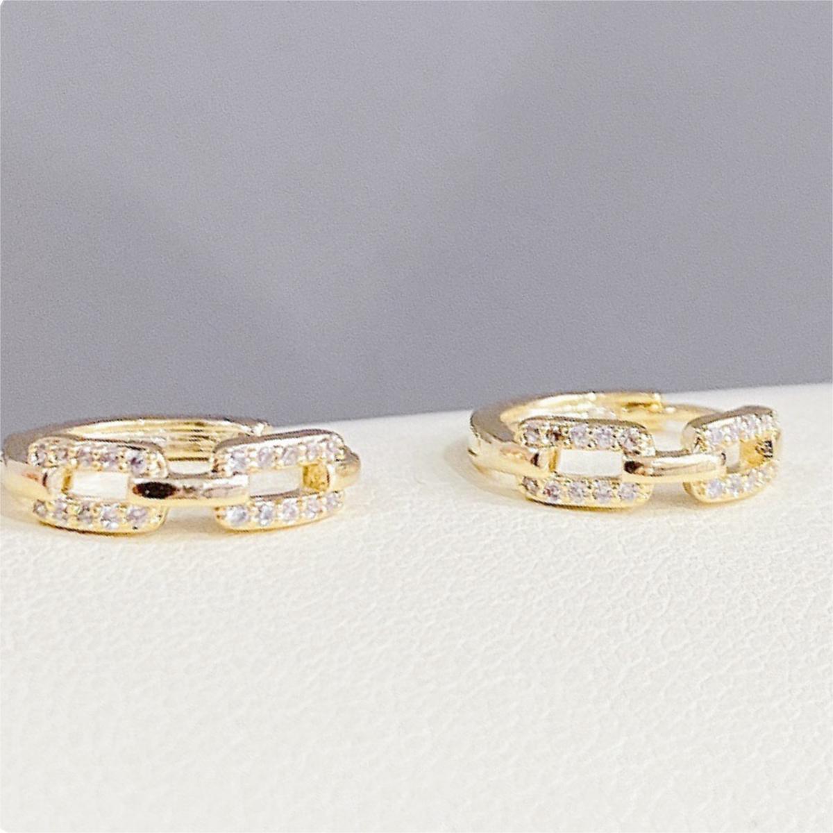 A row of 3 Pairs Platinum Plated Hoop Earrings Set for Women Minimalist Gold Design Hoop Earrings 3 Styles Suitable for Men as Gifts displayed against a white background.