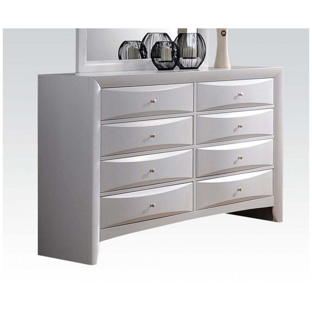 An Ireland Dresser in White YJ equipped with dovetail drawers and a mirror. The dresser also features metal glides at the center for smooth opening and closing.
