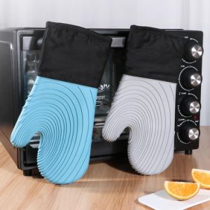 These Silicone Insulated Gloves Microwave Oven High Temperature Kitchen Anti-Hot Gloves, in blue and black with a loop for hanging, offer excellent protection for all your baking needs.