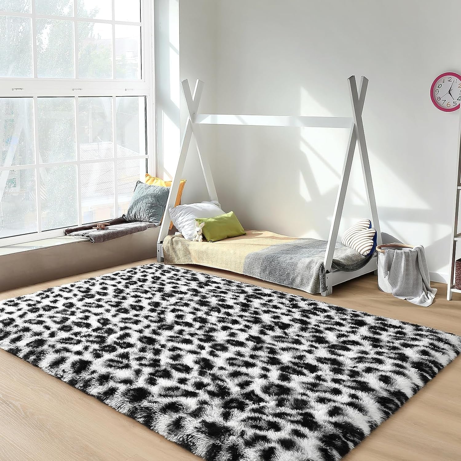 Fluffy Bedroom Rug Leopard Rug for Living Room Black and White Area Rug 4X6 Ft Cute Cheetah Print Rug for Kids Girls Boys Nursery Room Decor Alfombras Para Salas